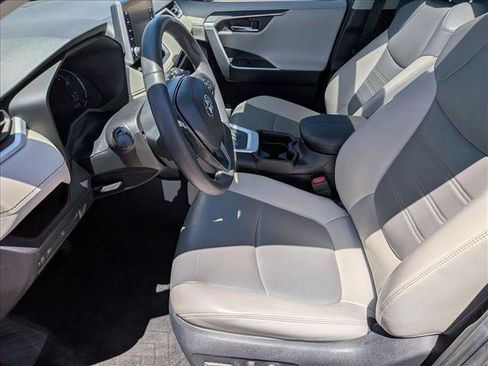 Used 2020 Toyota RAV4 Limited AWD/4WD image 15