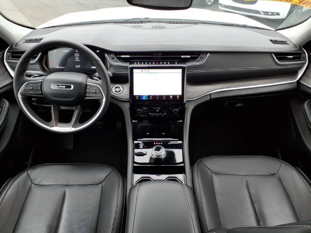 Used 2023 Jeep Grand Cherokee Limited AWD/4WD image 15