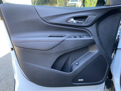 Used 2023 Chevrolet Equinox RS w/ RS Leather Package FWD image 15