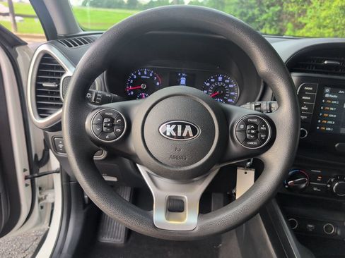 Used 2020 Kia Soul LX FWD image 26