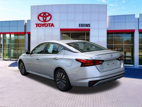 Used 2024 Nissan Altima 2.5 SV FWD image 7