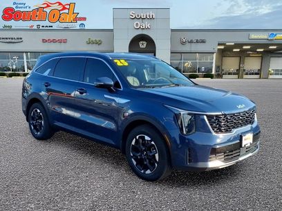 Used 2025 Kia Sorento S w/ Panoramic Sunroof Package