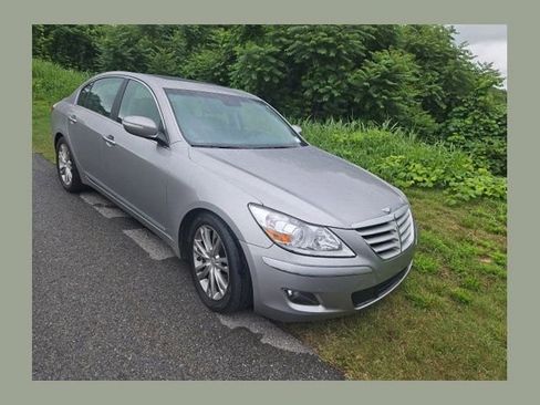 Used 2010 Hyundai Genesis 4.6 w/ Technology Pkg 5 RWD image 1