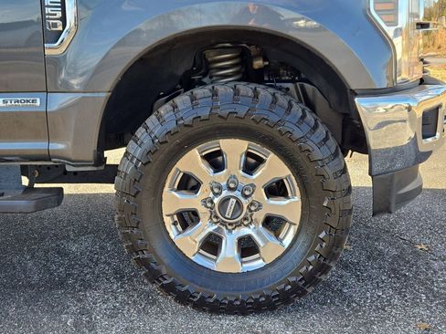 Used 2019 Ford F250 Lariat w/ Chrome Package image 4