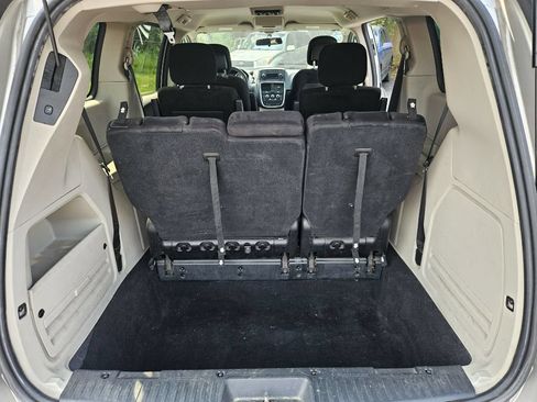 Used 2011 Dodge Grand Caravan Mainstreet w/ PWR Convenience Group FWD image 16