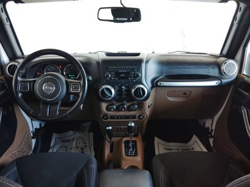 Used 2016 Jeep Wrangler Unlimited Rubicon w/ Connectivity Group AWD/4WD image 36
