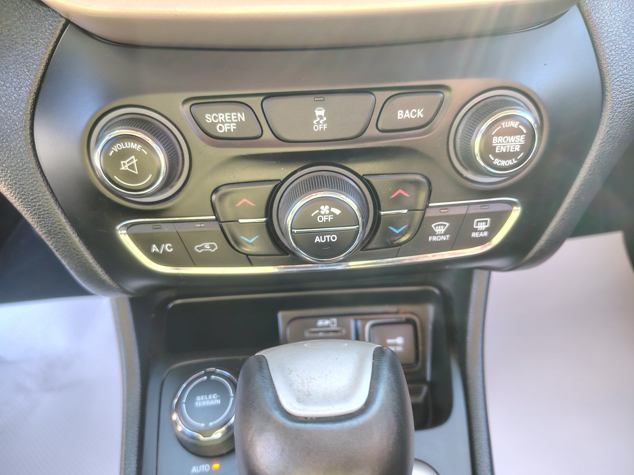 Certified 2016 Jeep Cherokee Limited AWD/4WD image 35