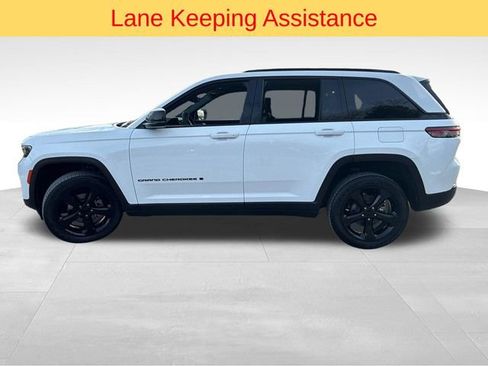 Used 2023 Jeep Grand Cherokee Altitude AWD/4WD image 5