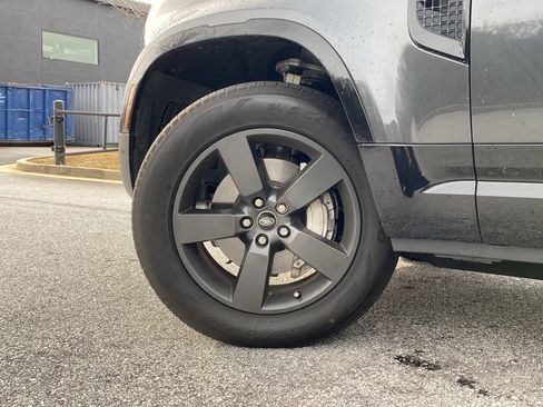 Used 2023 Land Rover Defender 130 X-Dynamic SE image 18