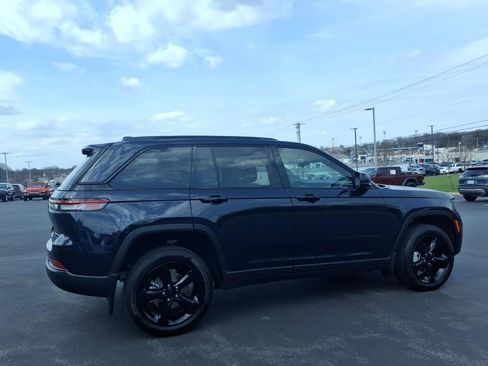 Used 2024 Jeep Grand Cherokee Limited w/ Luxury Tech Group II AWD/4WD image 6
