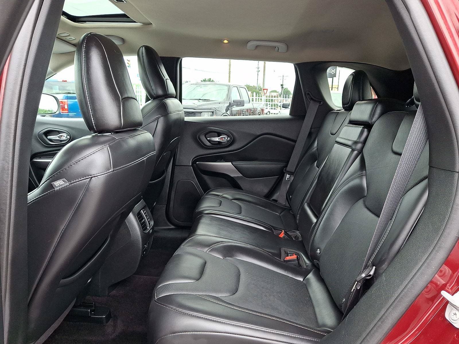 Used 2019 Jeep Cherokee Limited AWD/4WD image 11