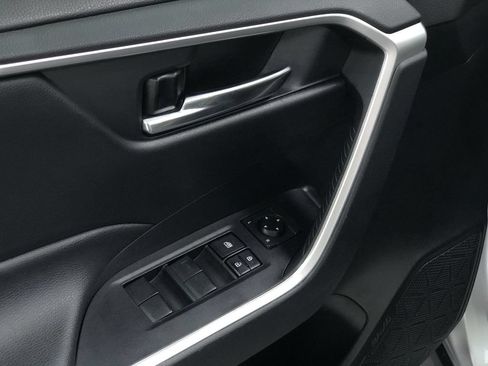 Used 2020 Toyota RAV4 XLE AWD/4WD image 13