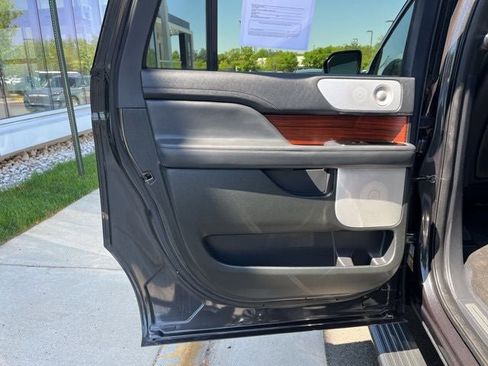 Used 2024 Lincoln Navigator L Reserve AWD/4WD image 19
