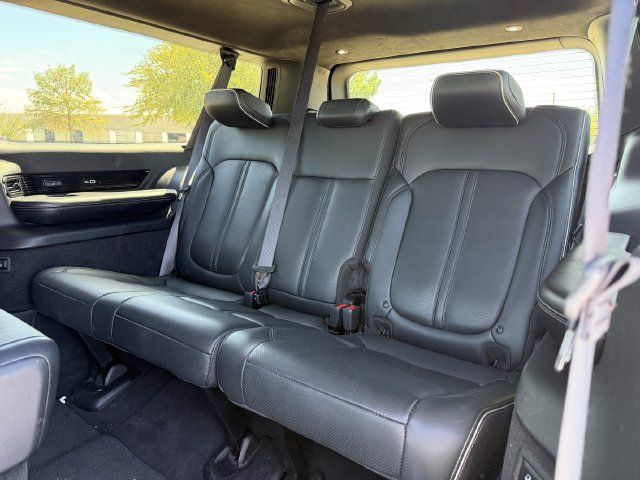 Used 2023 Jeep Grand Wagoneer L Series II AWD/4WD image 30