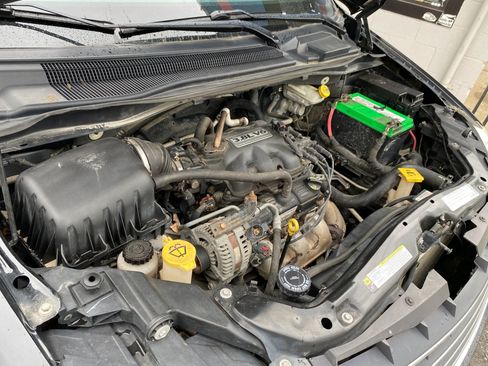 Used 2009 Chrysler Town & Country Touring FWD image 34