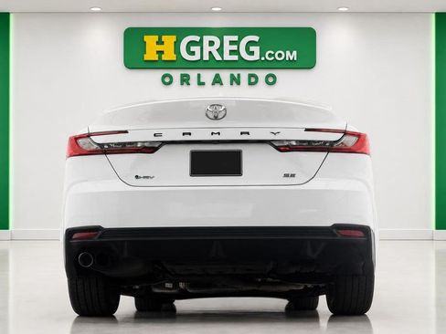 Used 2025 Toyota Camry SE w/ Convenience Package FWD image 8