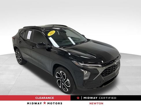 Used 2025 Chevrolet Trax RS w/ Driver Confidence Package FWD image 1