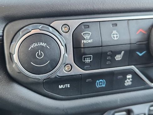 Used 2024 Jeep Wrangler Unlimited Sahara image 24