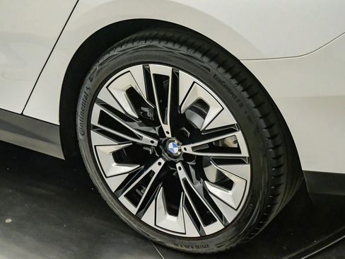Used 2026 BMW 530i RWD image 11