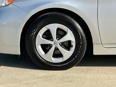 Used 2014 Toyota Prius Four image 29