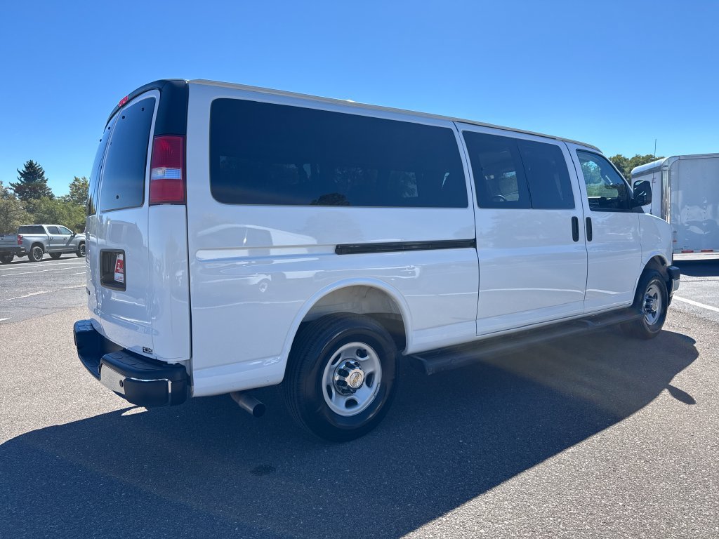 Used 2025 Chevrolet Express 3500 LT w/ LT Preferred Equipment Group RWD image 5