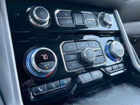 Used 2023 GMC Yukon Denali w/ Advanced Technology Package AWD/4WD image 15