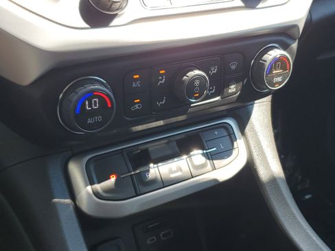 Certified 2023 GMC Acadia SLT w/ Elevation Edition FWD image 27
