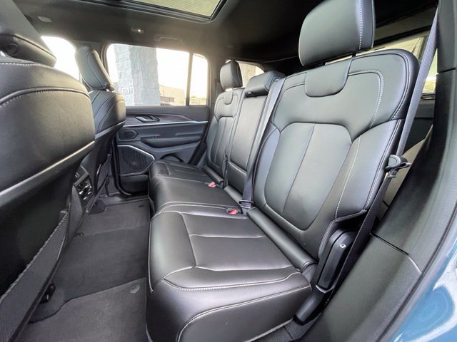 Used 2026 Jeep Grand Cherokee Limited AWD/4WD image 27