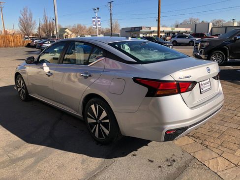 Used 2021 Nissan Altima 2.5 SV FWD image 4