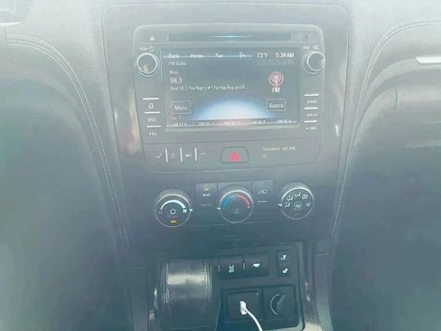 Used 2016 Chevrolet Traverse LT w/ Style and Technology Package FWD image 17