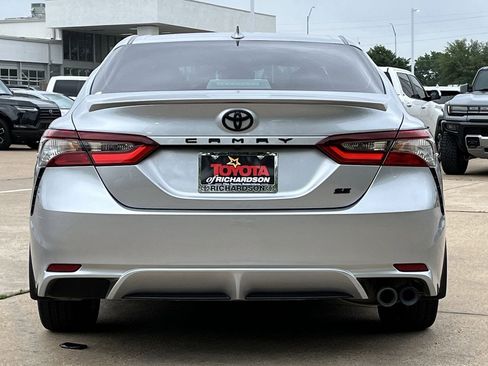 Used 2024 Toyota Camry SE FWD image 5