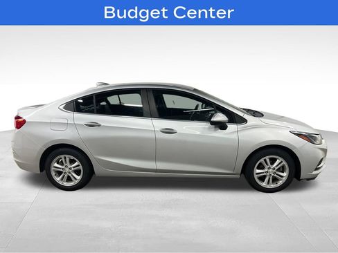 Used 2017 Chevrolet Cruze LT w/ Convenience Package FWD image 2