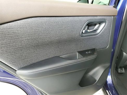 Used 2023 Nissan Rogue SV image 10