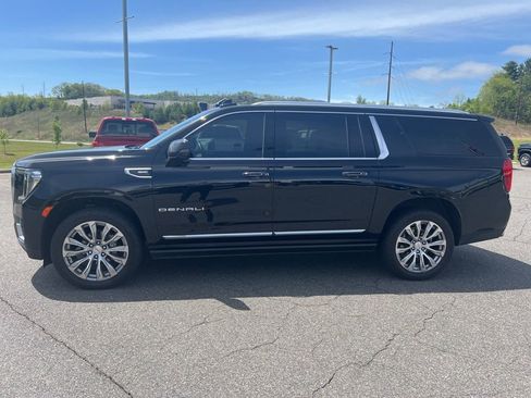 Used 2023 GMC Yukon XL Denali AWD/4WD image 2
