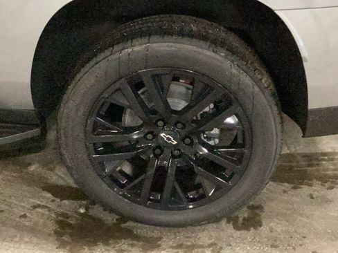 New 2026 Chevrolet Suburban Premier image 6