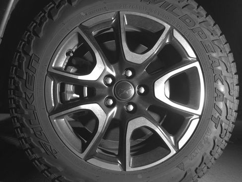 Used 2025 Jeep Compass Trailhawk AWD/4WD image 9