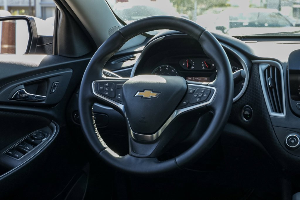 Used 2025 Chevrolet Malibu RS FWD image 25