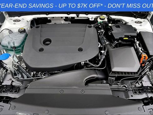 Used 2025 Volvo XC40 B5 Core image 29