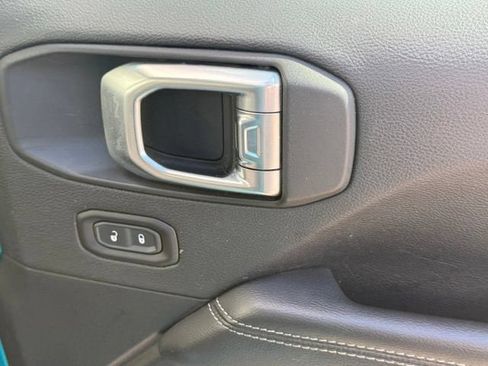 Used 2020 Jeep Wrangler Unlimited Sahara AWD/4WD image 17