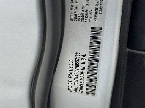 Used 2024 Jeep Grand Cherokee L Limited w/ Luxury Tech Group II image 12