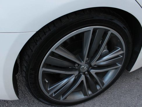 Used 2014 INFINITI Q50 Hybrid AWD w/ Deluxe Technology Package image 12