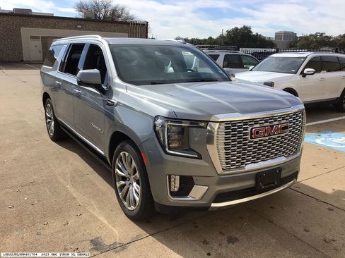 Used 2023 GMC Yukon XL Denali w/ Denali Reserve Package image 6
