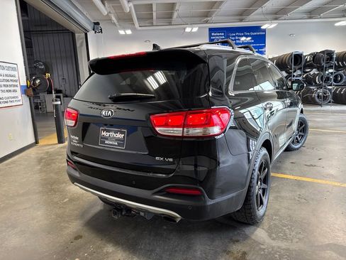 Used 2017 Kia Sorento EX w/ EX V6 Premium Package AWD/4WD image 5