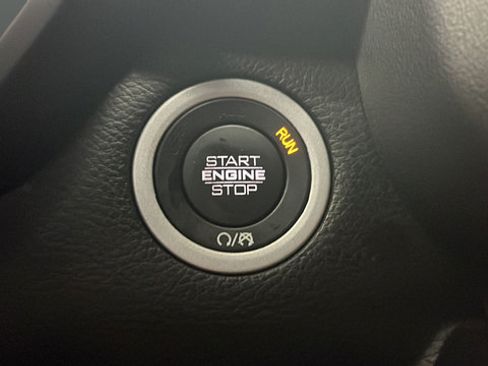 Used 2022 RAM 1500 Laramie AWD/4WD image 21