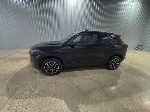 Used 2024 Chevrolet TrailBlazer LT w/ Driver Confidence Package image 2