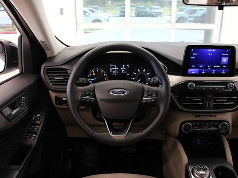 Used 2021 Ford Escape SE w/ SE Sport Appearance Package FWD image 17