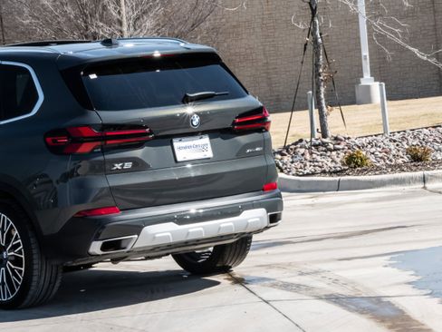 Certified 2025 BMW X5 xDrive40i w/ Executive Package image 6