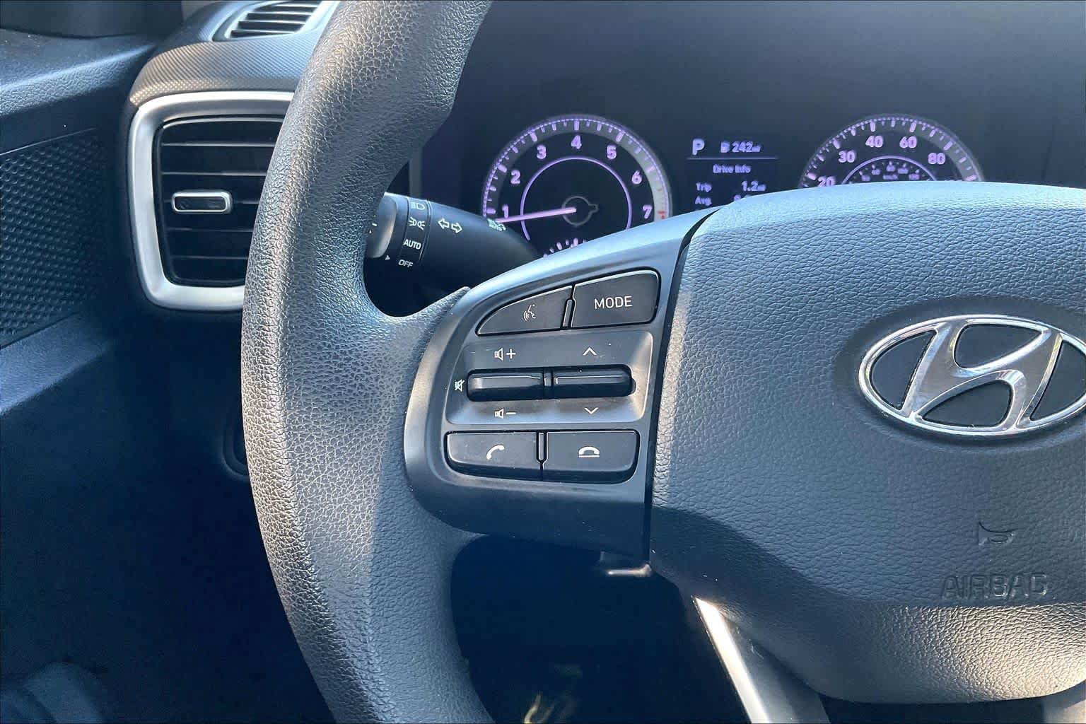 Used 2021 Hyundai Venue SE FWD image 24