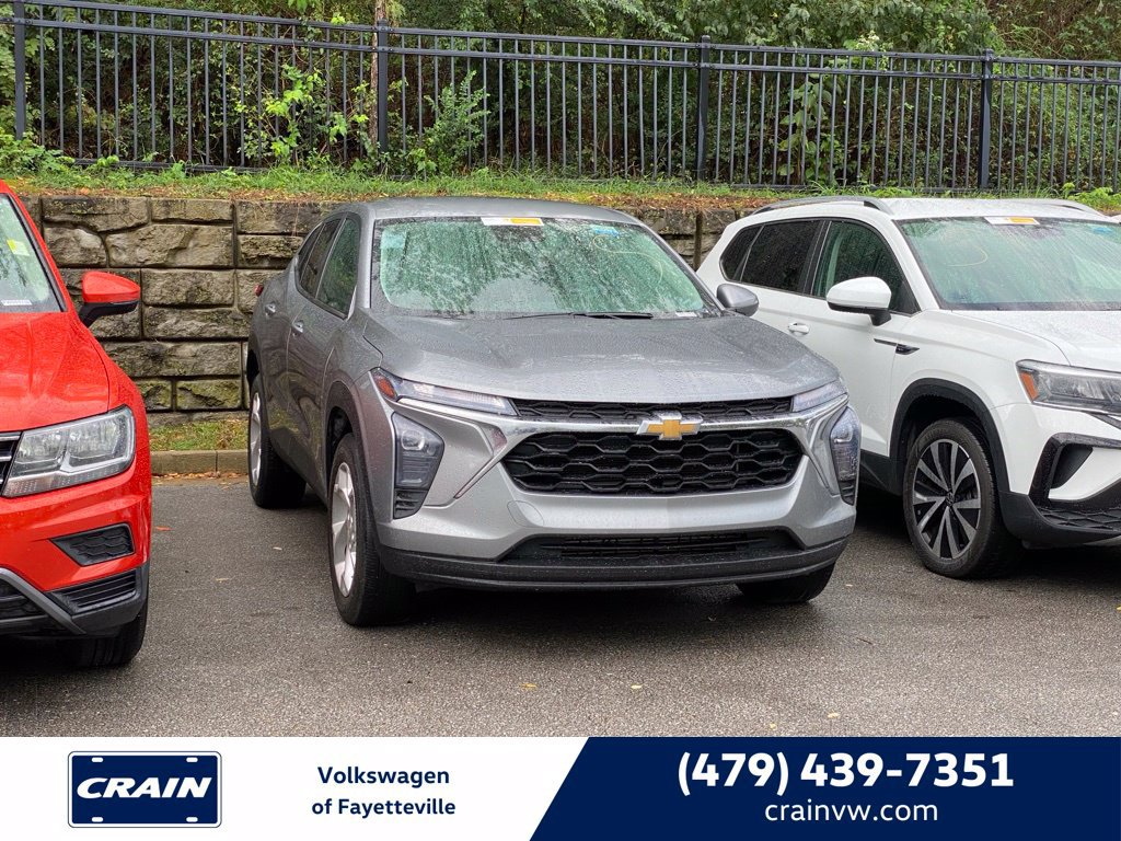 Used 2025 Chevrolet Trax LS w/ LS Convenience Package FWD image 1
