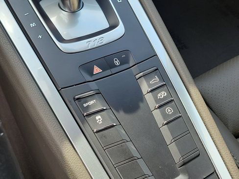 Certified 2019 Porsche 718 Cayman S RWD image 32